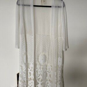 Robe sortie de plage blanc cassé en tulle